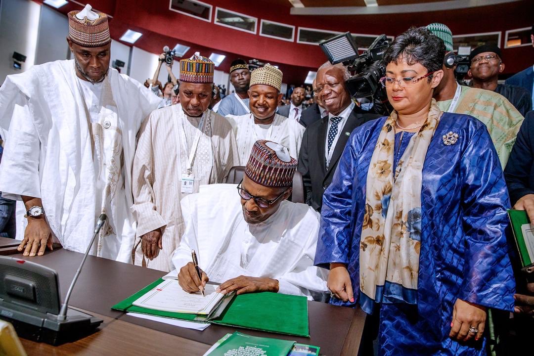 Buhari signs AfCFTA agreememt